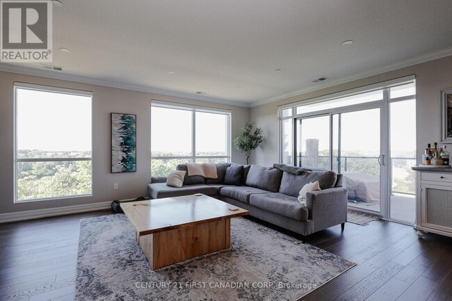 Photo du bâtiment - 460-460 Callaway Rd