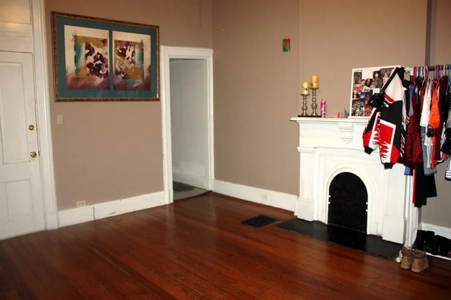 1st floor family room - 2235 Victor St