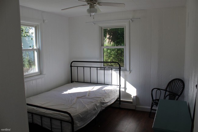 Foto del edificio - 16 Wakefield Ave