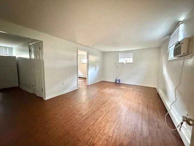 Building Photo - 314 N Locust St