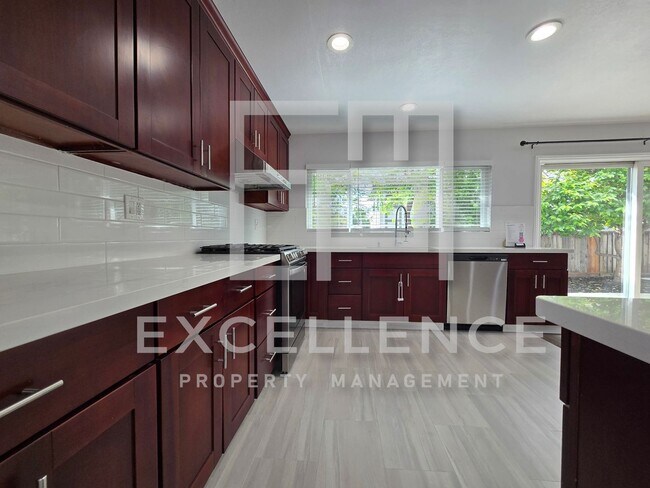 Foto del edificio - Fully Updated 4/2 Corner Lot Home - Firepl...