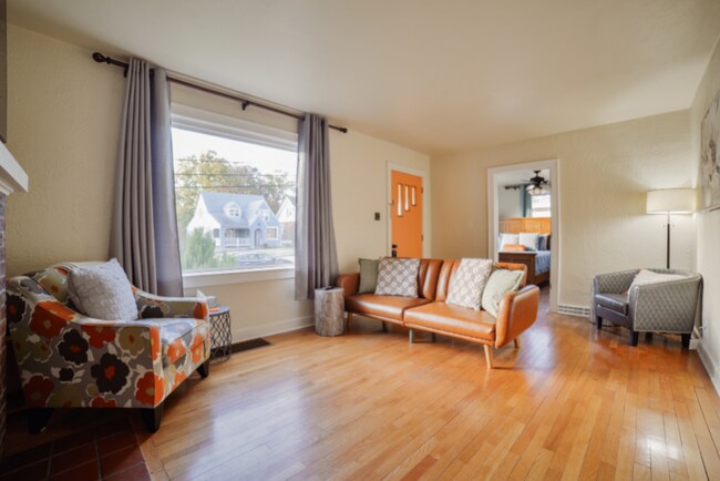 Foto del edificio - Fully Furnished Charming Home In Cape Gira...