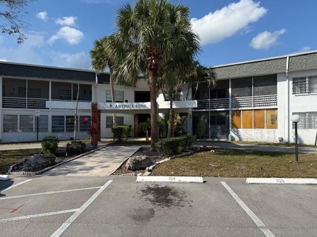 Foto del edificio - 6501 Winfield Blvd