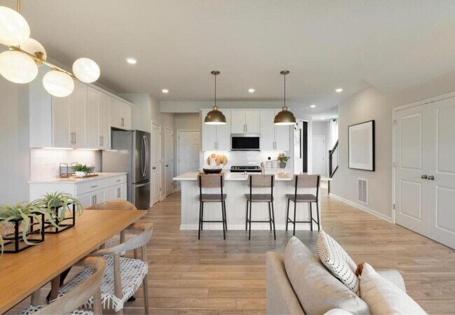 Building Photo - Sparkling 3bed 3bath in Eagan!