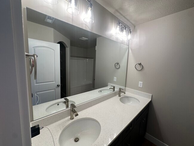 Building Photo - 1607 Stark Dr