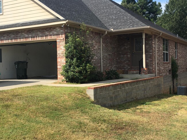 Building Photo - 3958 McDonald Rd