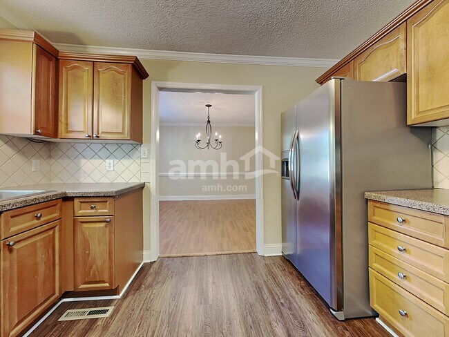 Building Photo - 6217 Highland Brook Dr