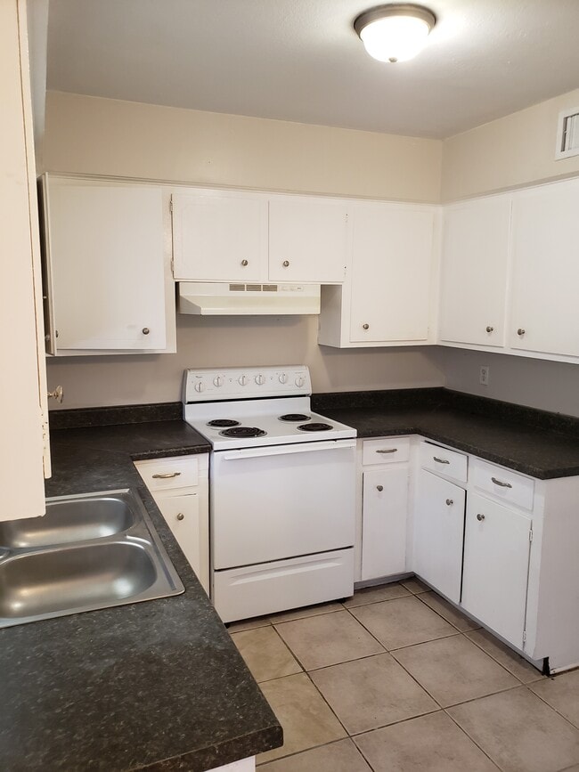 Foto del edificio - 6845 Rhine Dr