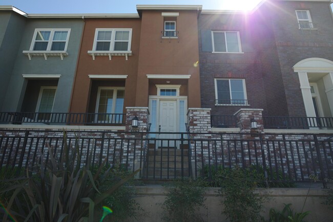 Building Photo - 1179 Kassel Terrace