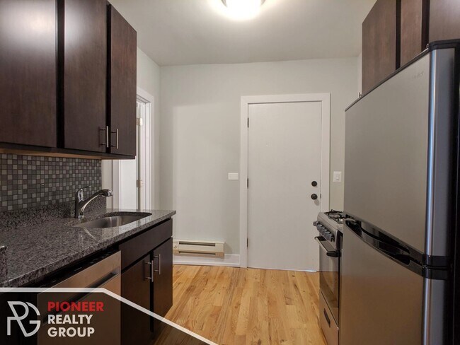 Foto del edificio - 813 W Cornelia Ave