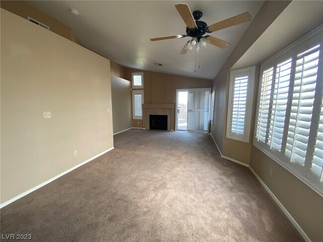 Building Photo - 878 Carnival Ave