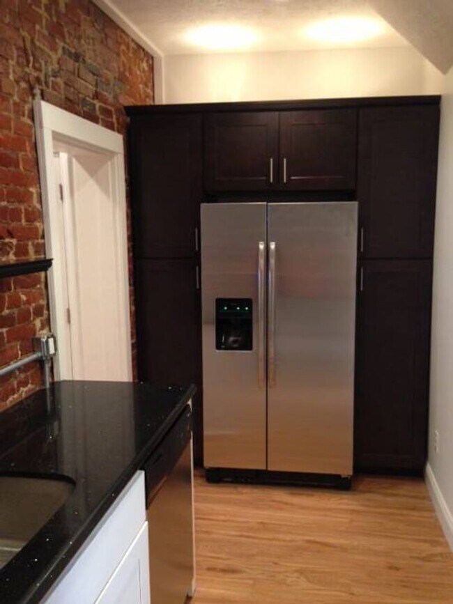 Photo - Beautiful 3 bed, 1 bath luxury apartment S...
