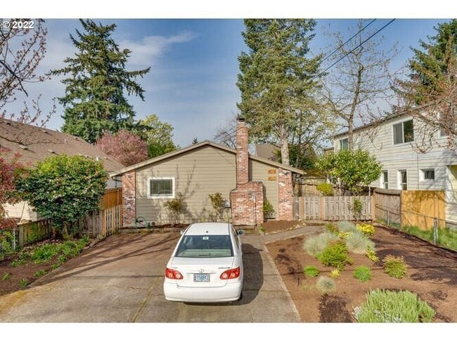 Building Photo - 4515 SE 70th Ave