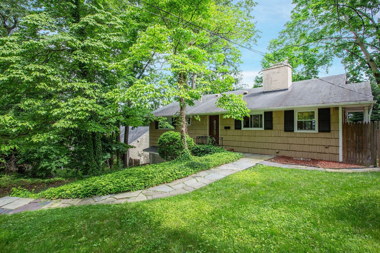 208 Hickory Ave, Tenafly, NJ 07670 House Rental in Tenafly, NJ