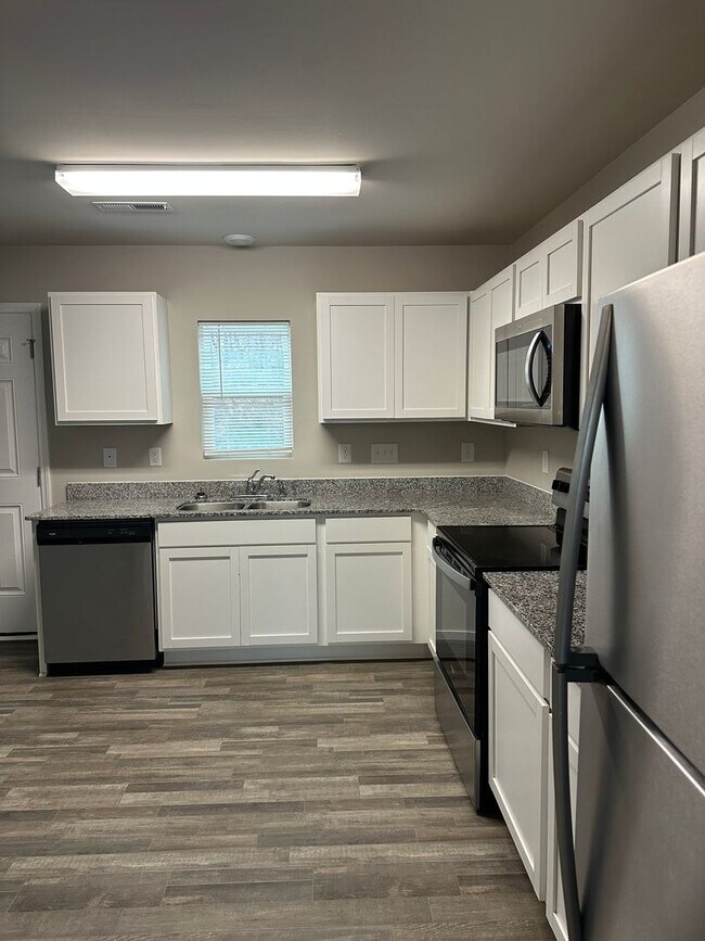 Foto del edificio - Beautiful 3-bedroom, 2.5-bath home in Greensboro