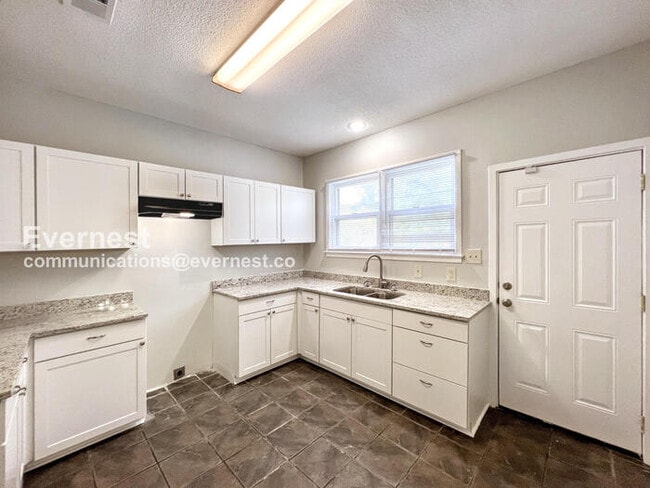 Building Photo - 5058 Pheasant Run Ln