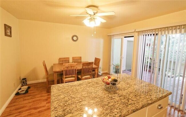 Foto del edificio - 21575 Lost River Ct