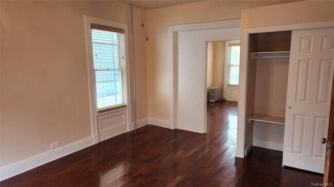 Foto del edificio - 853 E 226th St