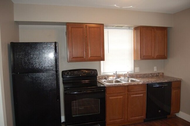 Foto del edificio - 2 BR Duplex on Governor Street Available Fall 2023!