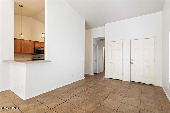 Building Photo - 3305 N Everest