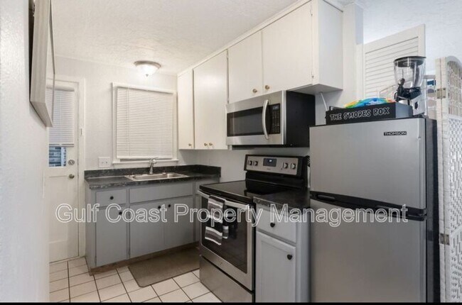 Foto del edificio - 1839 Robinhood St