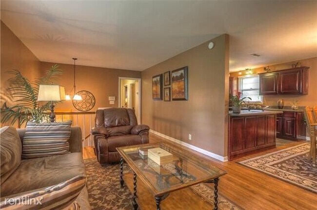 Building Photo - 3 br, 1 bath House - 598 Hill Creek Dr