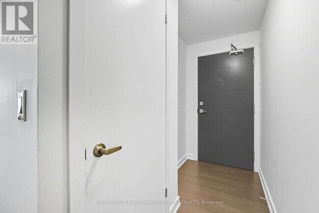 Photo du bâtiment - 5220-5220 Dundas St