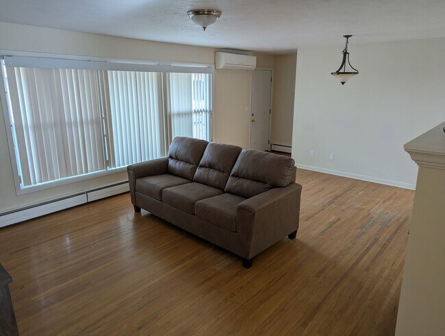 Foto del edificio - 441 Maple Dr