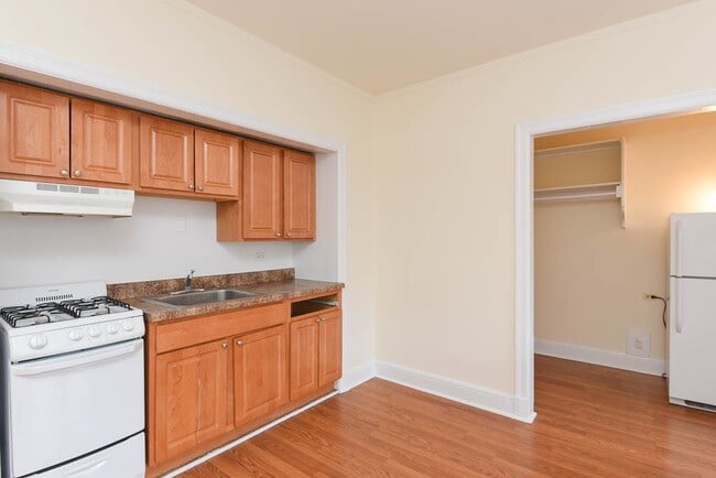 Foto del edificio - 3335 W Diversey Ave