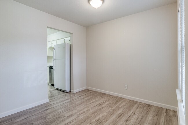 Foto del edificio - 5300 Keller Springs Rd