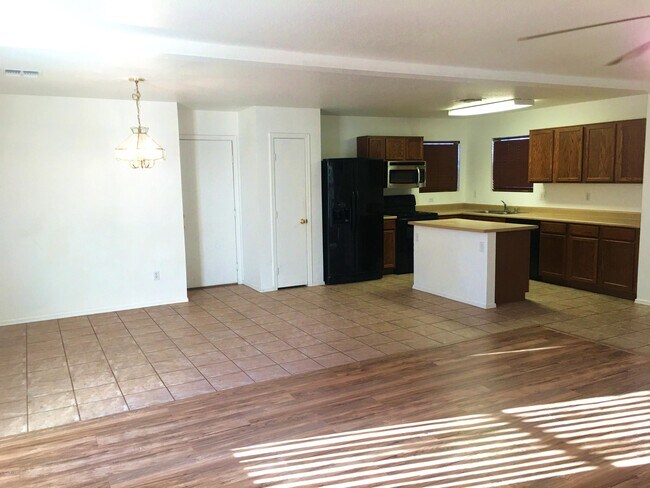 Foto del edificio - 2407 E Peach Tree Dr