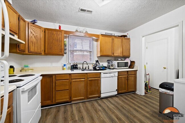 Foto del edificio - Two-Story Duplex in Excellent Blacksburg Location