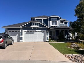 Building Photo - 747 Sterling Hills Ct
