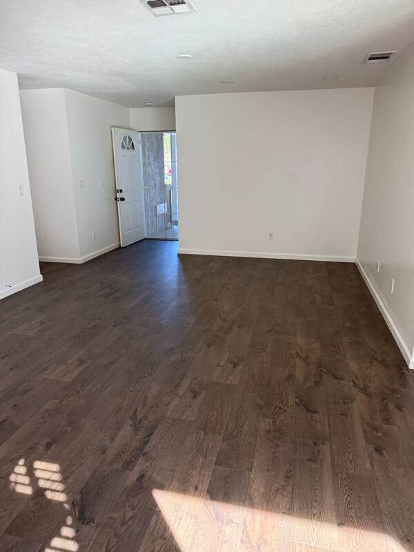 Foto del edificio - 4981 Dawson Dr