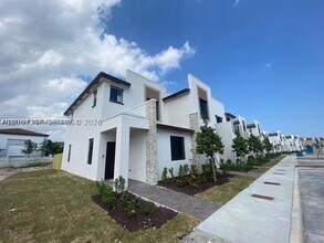 Building Photo - 575 NE 208th Terrace