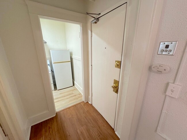 Building Photo - 40 Brooks Ave