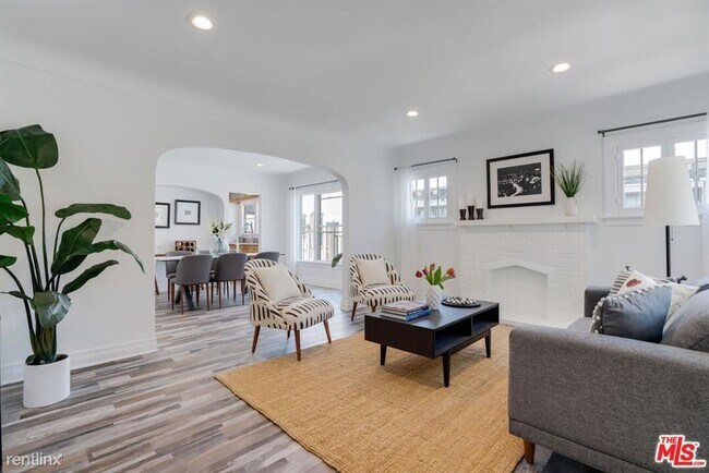 Building Photo - 2 br, 1 bath House - 533 N Poinsettia Pl