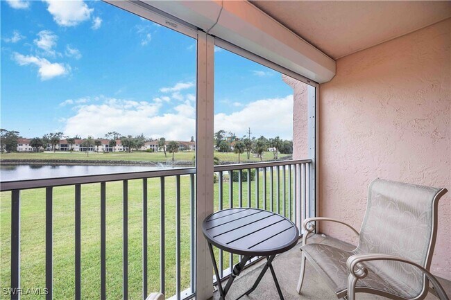 Foto del edificio - 300 Forest Lakes Blvd