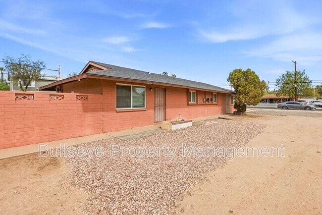 Building Photo - 2245 W Glenrosa Ave