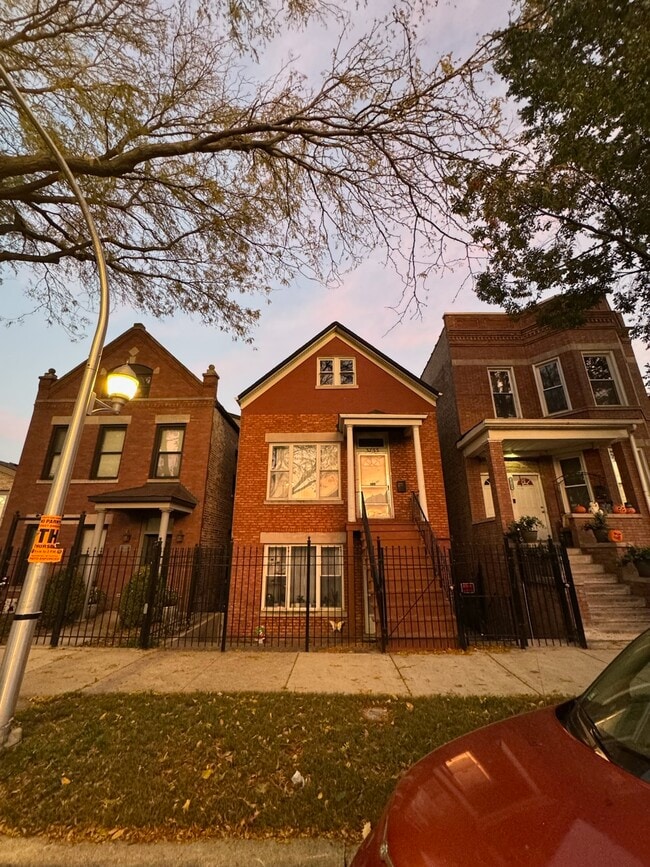 Building Photo - 3753 S Hermitage Ave