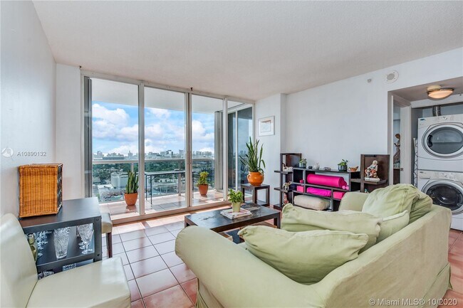Building Photo - 1800 Sunset Harbour Dr