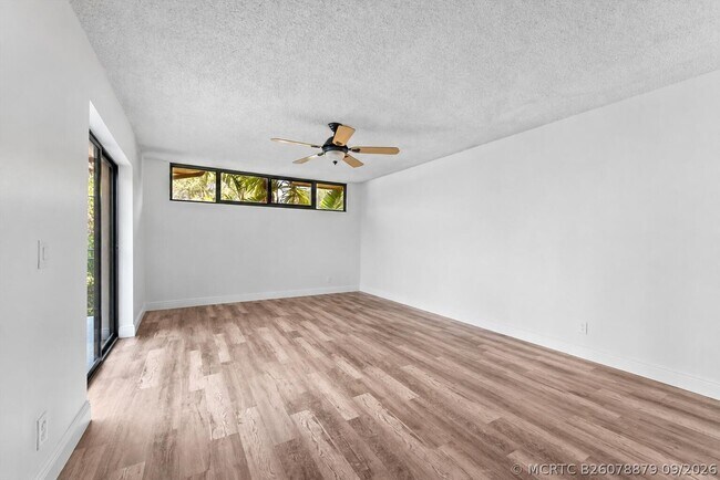 Building Photo - 3750 Victoria Dr