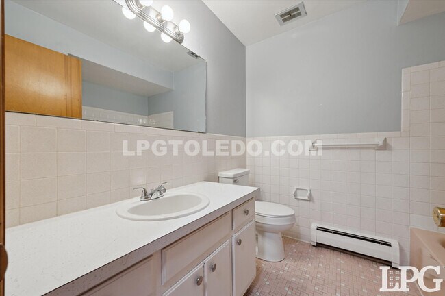 Building Photo - 3320 Arlington Ave