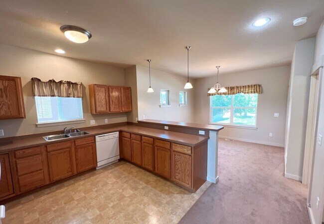 Foto del edificio - Mid-Term Unfurnished, 3 Bed 2.5 Bath Condo