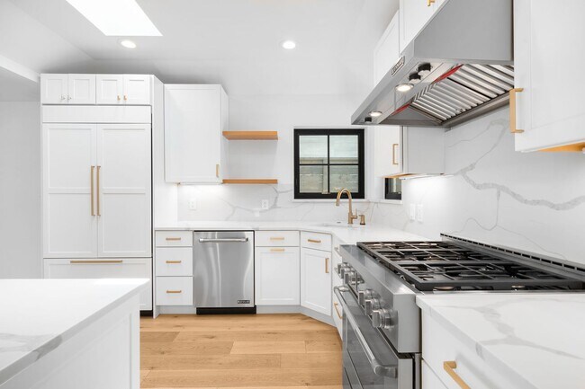Building Photo - LUX 3BD, 2BA Belcaro Home with 2-Car Garage
