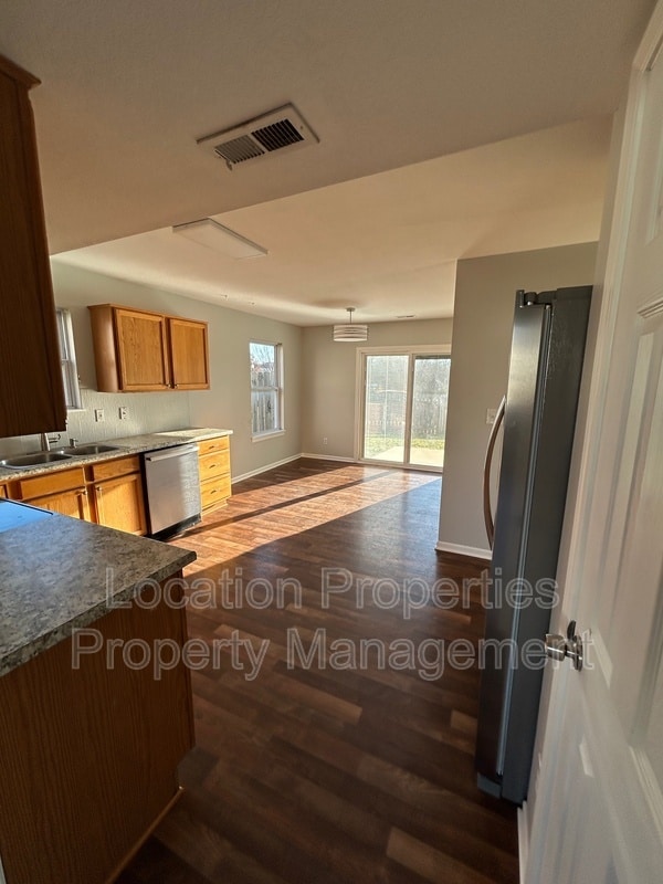 Foto del edificio - 2709 Harrison Pl