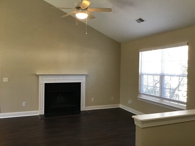 Building Photo - 305 Equinox Circle