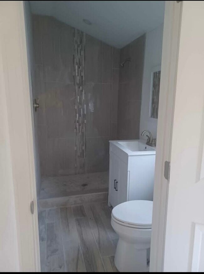 Baño - 14 Palm Blvd