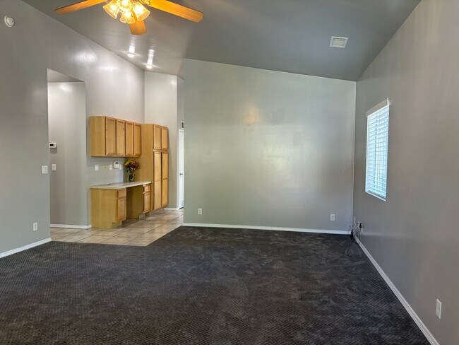 Building Photo - 2730 N Ellen St