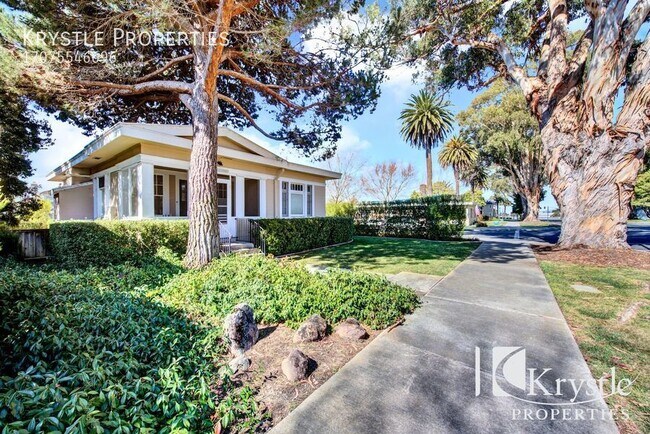 Building Photo - Cute historical home on Mare Island